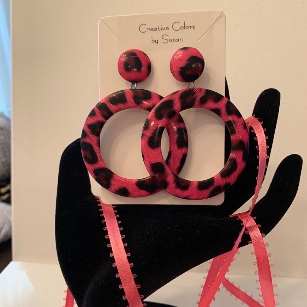 FAUX LEATHER EARRINGS‎